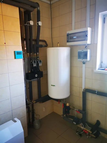 Zasobnik ciepłej wody i hydraulika kotłowni
