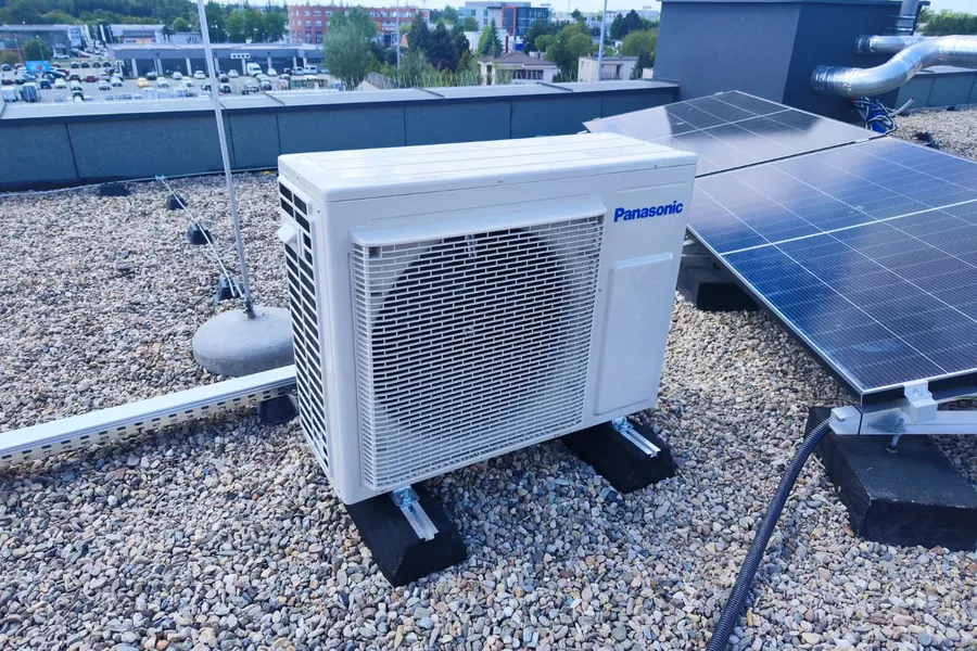 Realizacja Adapia Energy: Agregaty na dachu obiektu