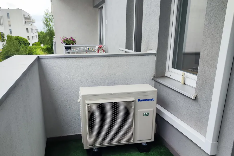 Realizacja Adapia Energy: Agregat Panasonic na balkonie